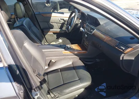 2013 Mercedes-Benz E 350 4Matic z USA, uszkodzony, nr VIN WDDHF8JB2DA684975